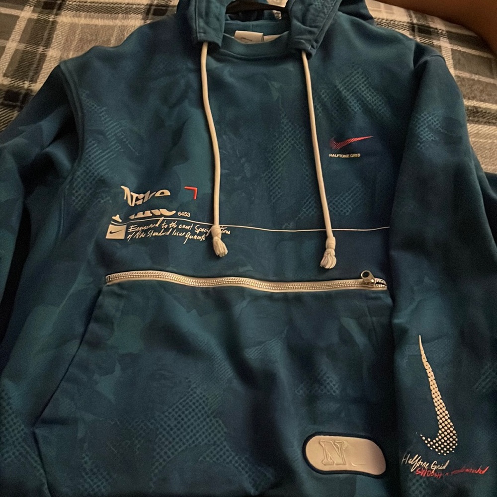 Nike mens hoodie NIKE STANDARD ISSUE